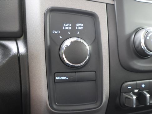 Used 2018 RAM 2500 Tradesman w/ Chrome Appearance Group AWD/4WD image 43