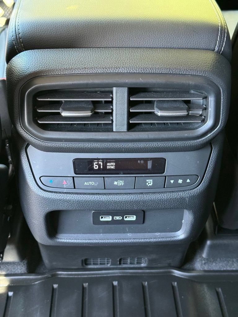 Certified 2023 Honda Pilot Touring image 17