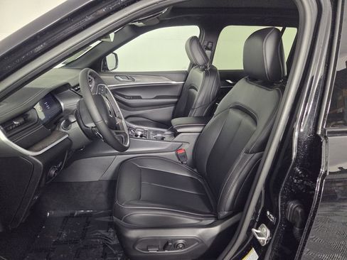 New 2026 Jeep Grand Cherokee Limited w/ Limited Altitude Package AWD/4WD image 9