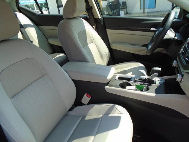 Used 2025 Nissan Altima 2.5 SV FWD image 19