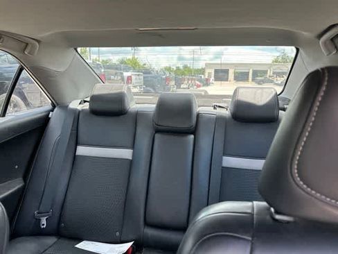 Used 2014 Toyota Camry SE w/ Moonroof Package FWD image 4