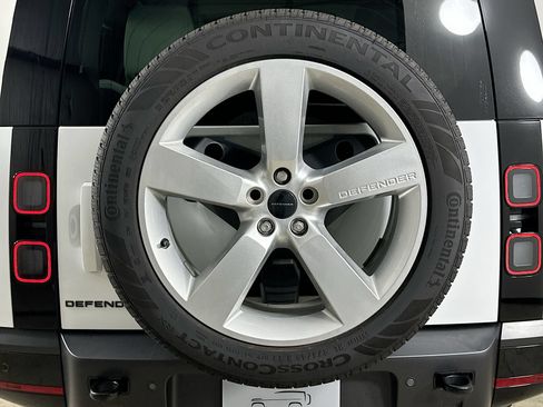 Used 2026 Land Rover Defender 130 X-Dynamic SE AWD/4WD image 40