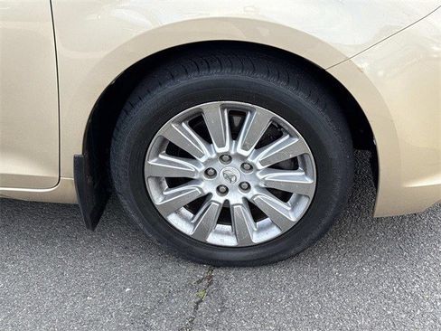 Used 2011 Toyota Sienna XLE image 7