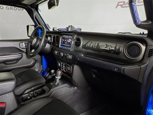 Used 2021 Jeep Gladiator Willys image 39