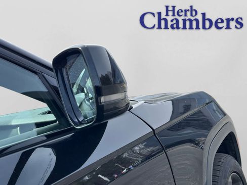Used 2023 Jeep Grand Cherokee Altitude AWD/4WD image 10
