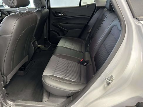 Used 2025 Chevrolet Trax LT w/ LT Convenience Package FWD image 14