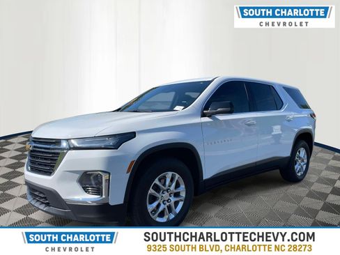 Used 2023 Chevrolet Traverse LS FWD image 1