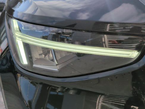 Used 2025 Volvo XC40 B5 Core image 11