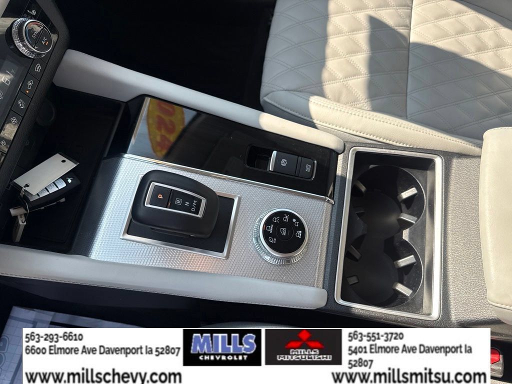 Used 2024 Mitsubishi Outlander SEL AWD/4WD image 17