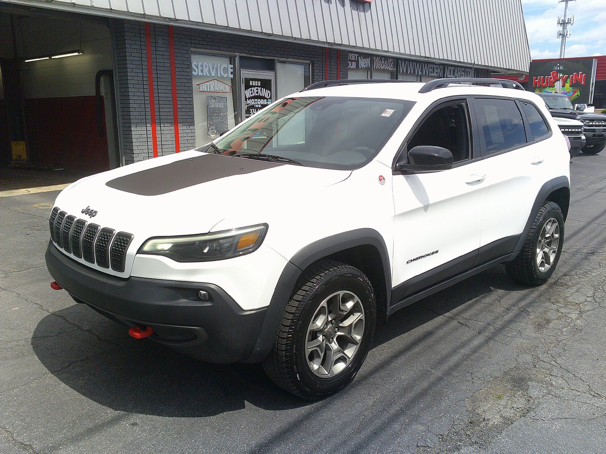 Used 2022 Jeep Cherokee Trailhawk w/ Comfort/Convenience Group AWD/4WD image 12