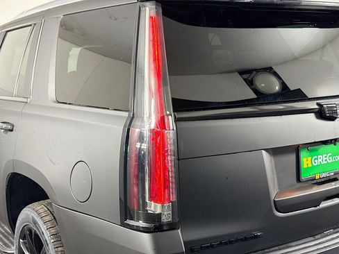 Used 2018 Cadillac Escalade Luxury image 35