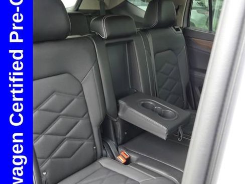 Used 2025 Volkswagen Atlas SE AWD/4WD image 19