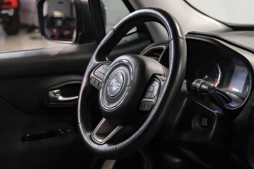 Used 2017 Jeep Renegade Latitude w/ Cold Weather Group AWD/4WD image 14