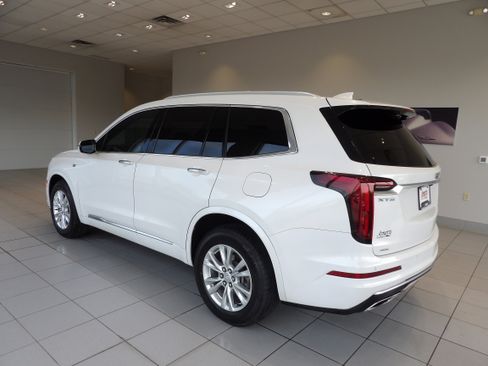 Used 2023 Cadillac XT6 Luxury AWD/4WD image 6