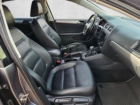 Used 2017 Volkswagen Jetta SE FWD image 25