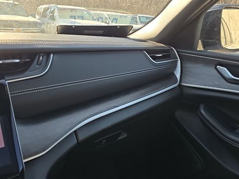 Used 2024 Jeep Grand Cherokee L Limited w/ Luxury Tech Group II image 26