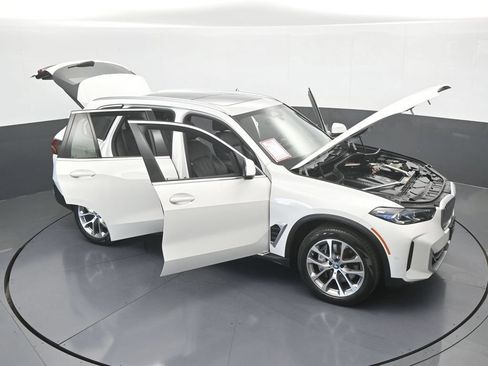 Used 2025 BMW X5 xDrive50e AWD/4WD image 73