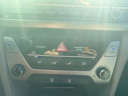 Used 2017 Hyundai Elantra SE FWD image 30