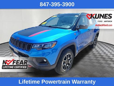 Used 2025 Jeep Compass Trailhawk AWD/4WD image 3