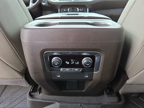 Used 2023 Chevrolet Tahoe Z71 AWD/4WD image 13