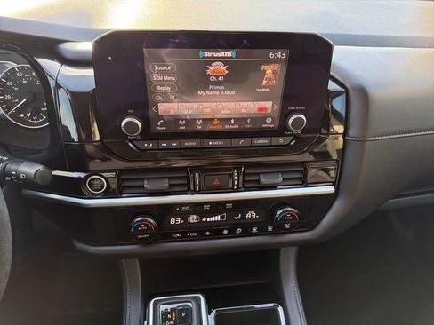 Used 2022 Nissan Pathfinder S image 24