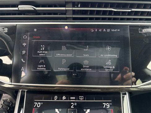Used 2025 Audi Q8 Premium image 17