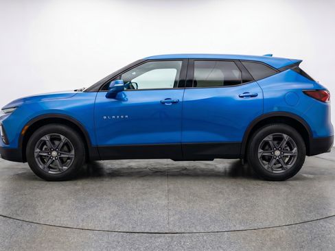 Used 2025 Chevrolet Blazer LT FWD image 5