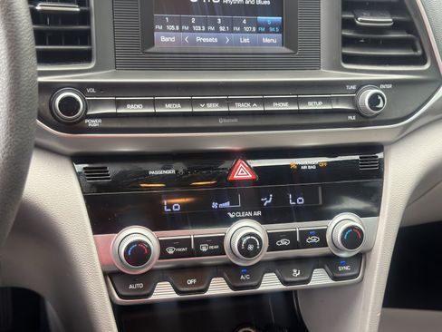 Used 2020 Hyundai Elantra SE FWD image 7