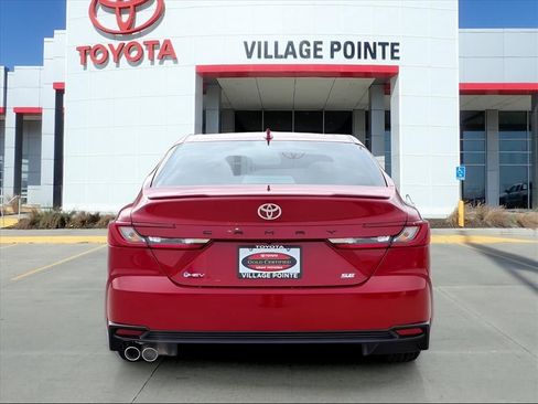 Used 2026 Toyota Camry SE image 4