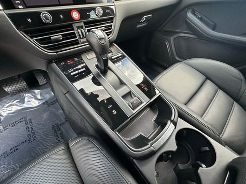 Certified 2026 Porsche Macan AWD/4WD image 30