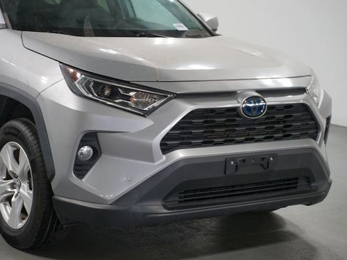 Used 2019 Toyota RAV4 XLE image 4