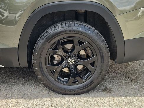 Used 2024 Volkswagen Atlas Peak Edition SE image 32