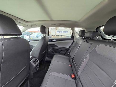 New 2024 Volkswagen Taos SE image 19