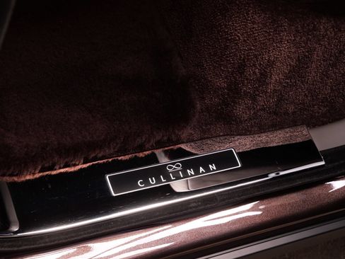 Certified 2022 Rolls-Royce Cullinan Black Badge AWD/4WD image 9