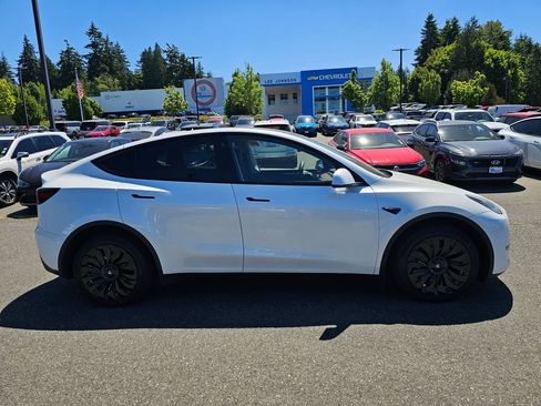 Used 2023 Tesla Model Y Long Range AWD/4WD image 4