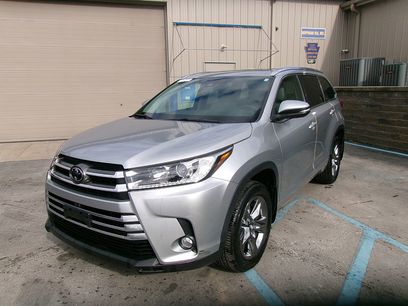 Used 2017 Toyota Highlander Limited Platinum w/ Carpet Mat Package