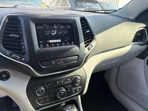 Used 2020 Jeep Cherokee Latitude Plus FWD image 11