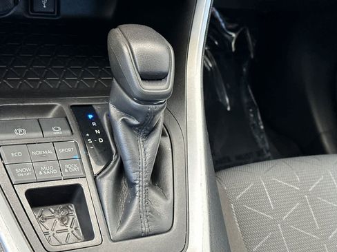 Used 2022 Toyota RAV4 XLE image 23