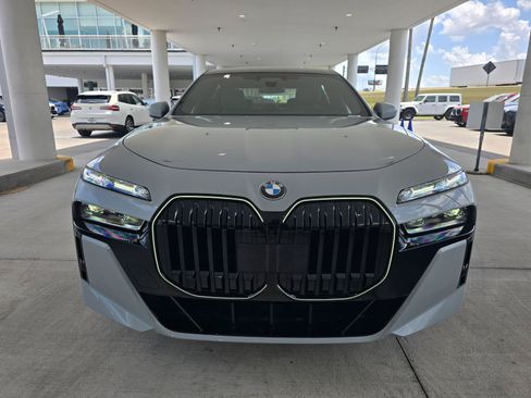 New 2026 BMW 740i w/ Executive Package RWD image 2