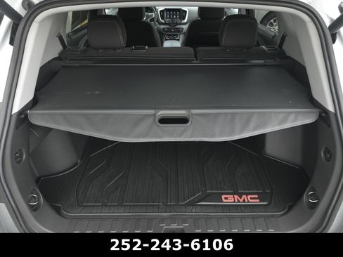 Used 2024 GMC Terrain SLE w/ Driver Convenience Package FWD image 30