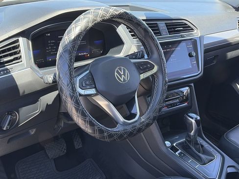 Used 2022 Volkswagen Tiguan SE FWD image 17