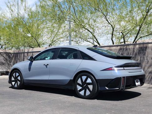 Used 2024 Hyundai Ioniq 6 SE RWD image 7