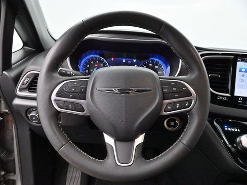 Used 2025 Chrysler Pacifica Select FWD image 44