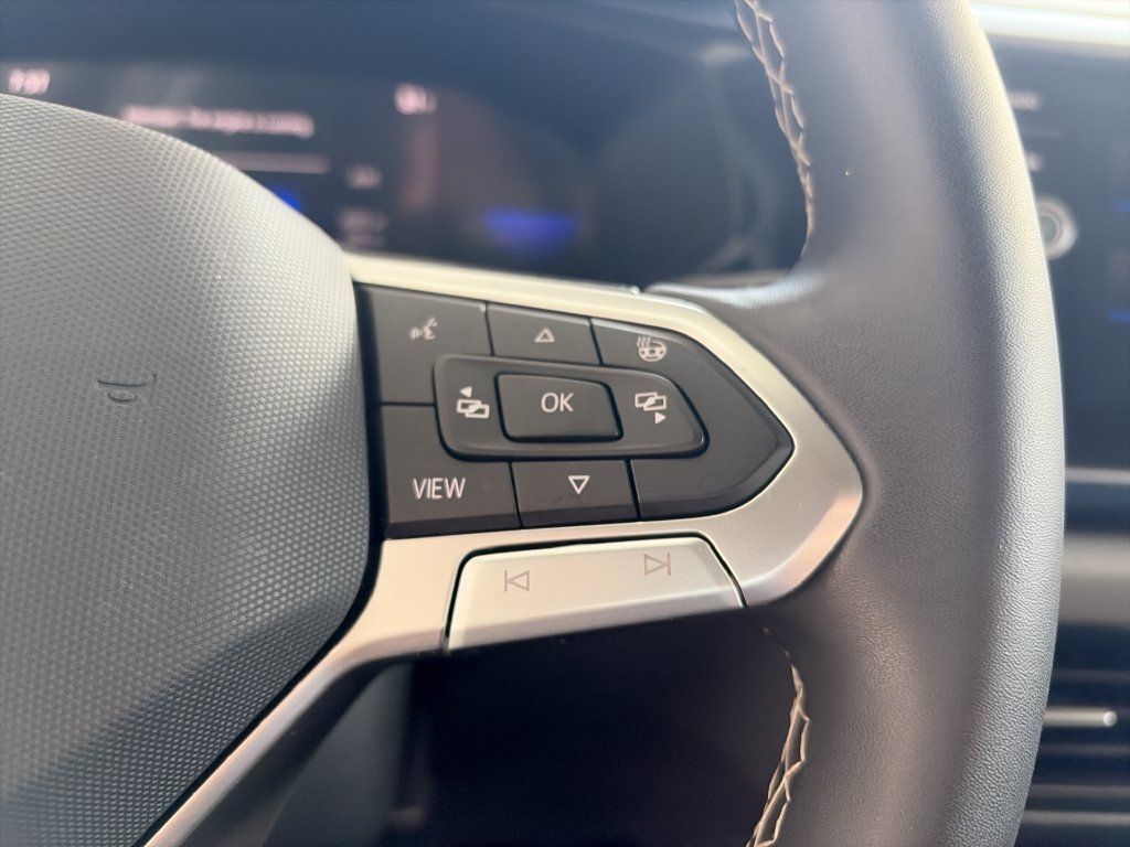 Certified 2023 Volkswagen Taos SE w/ Panoramic Sunroof Package FWD image 16