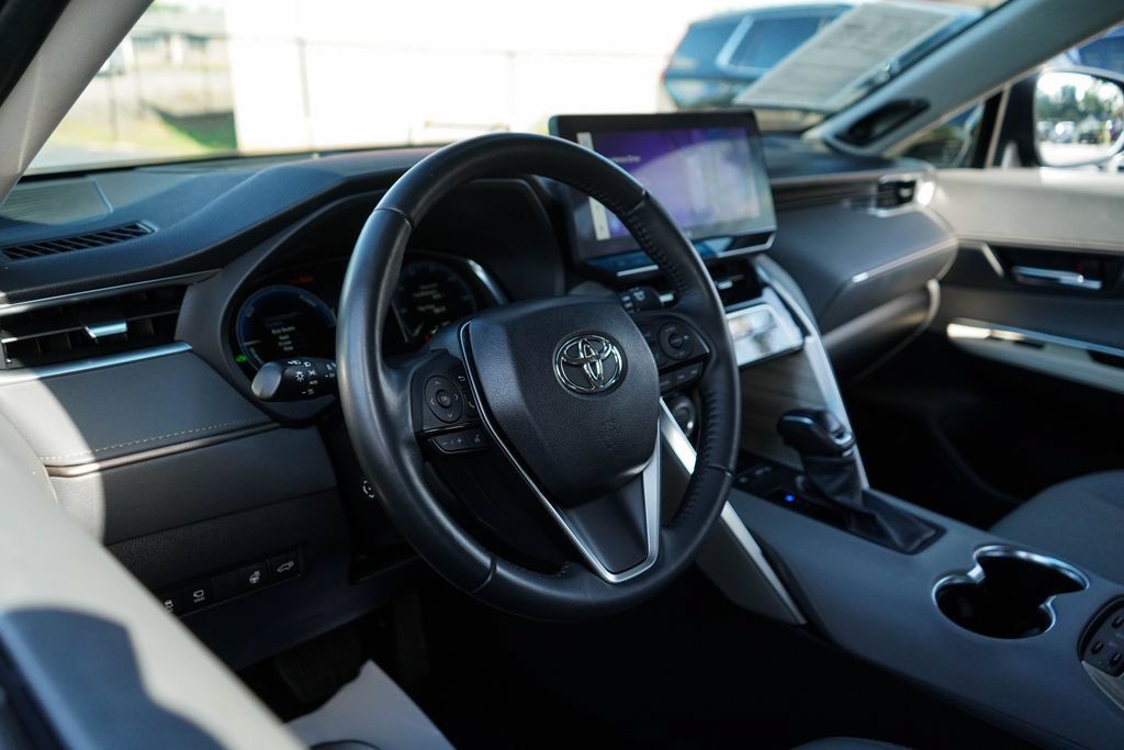 Used 2024 Toyota Venza Limited AWD/4WD image 5
