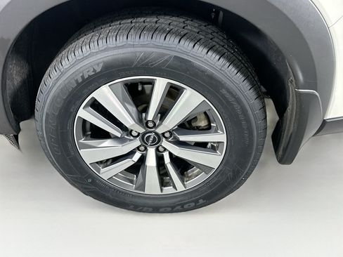 Used 2023 Nissan Pathfinder SL w/ Black Appearance Package FWD image 11