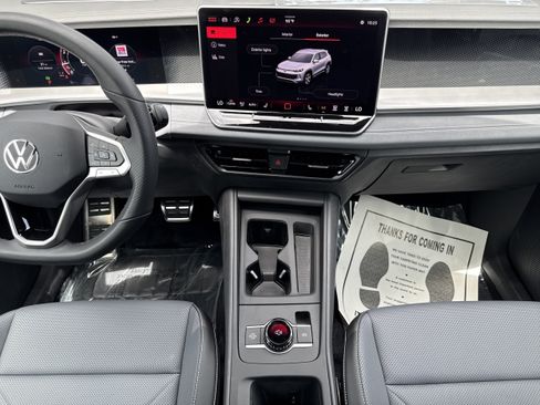 New 2026 Volkswagen Tiguan SE R-Line FWD image 15