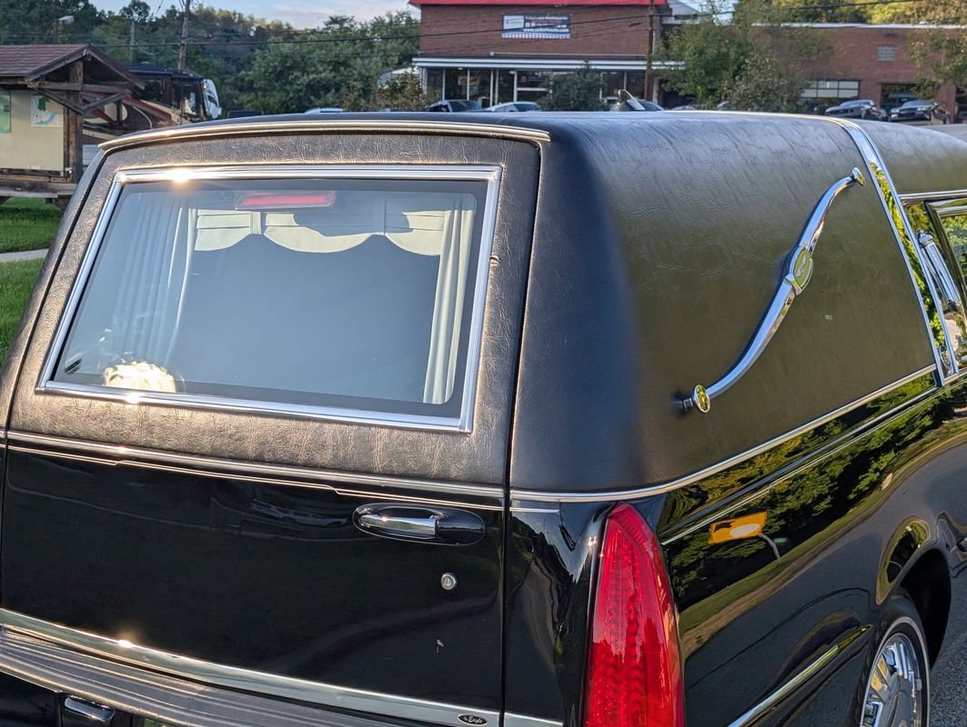 Used 2009 Cadillac DTS Hearse FWD image 21