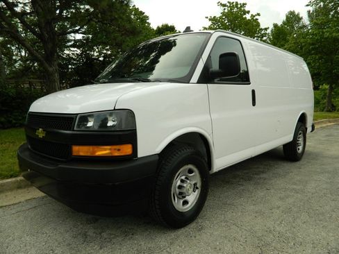 Used 2021 Chevrolet Express 2500 w/ Driver Convenience Package RWD image 1