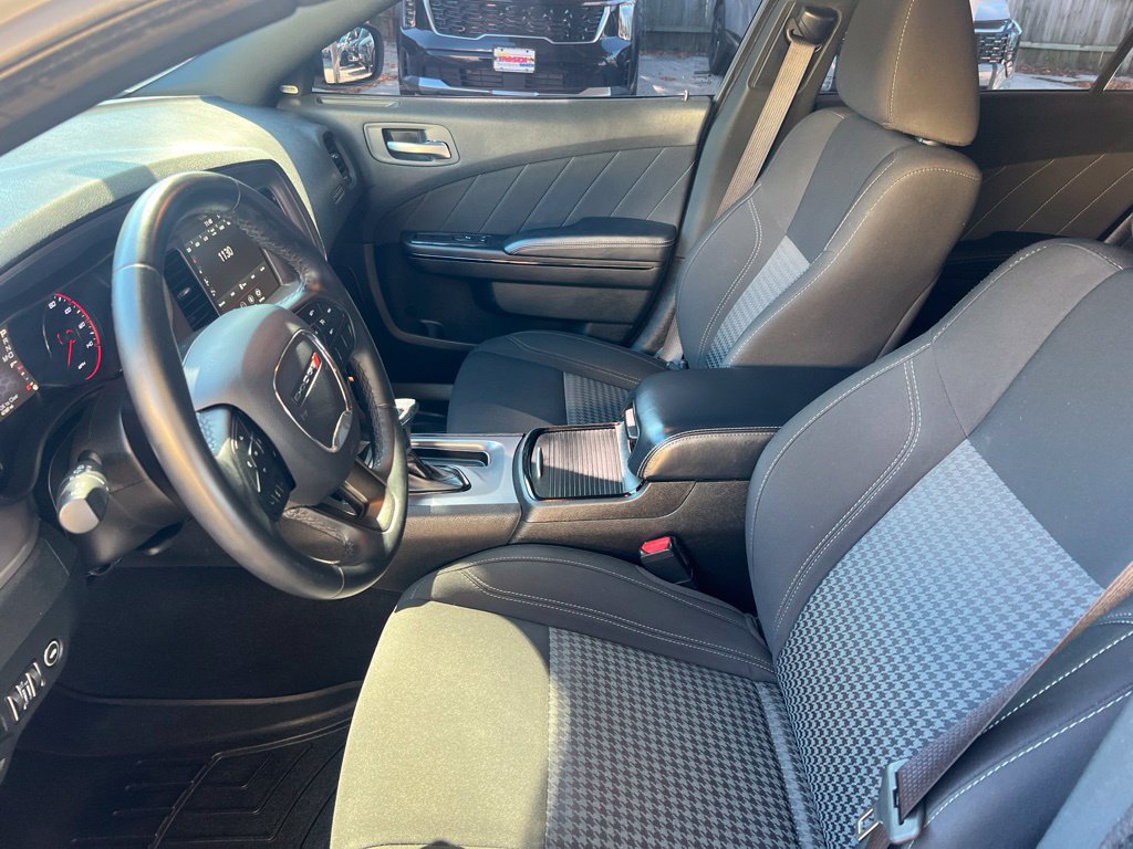 Used 2023 Dodge Charger SXT w/ Blacktop Package RWD image 4